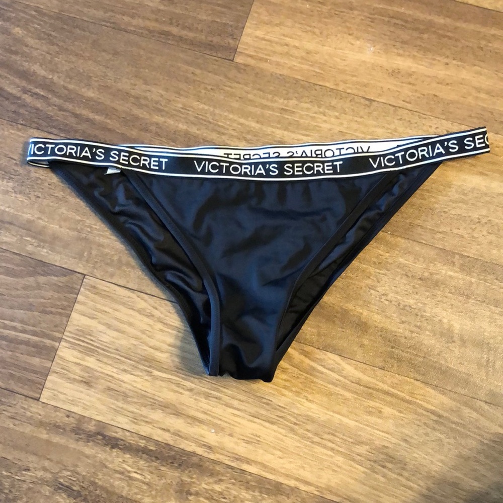 Victoria’s Secret Swim Bottom. Size large